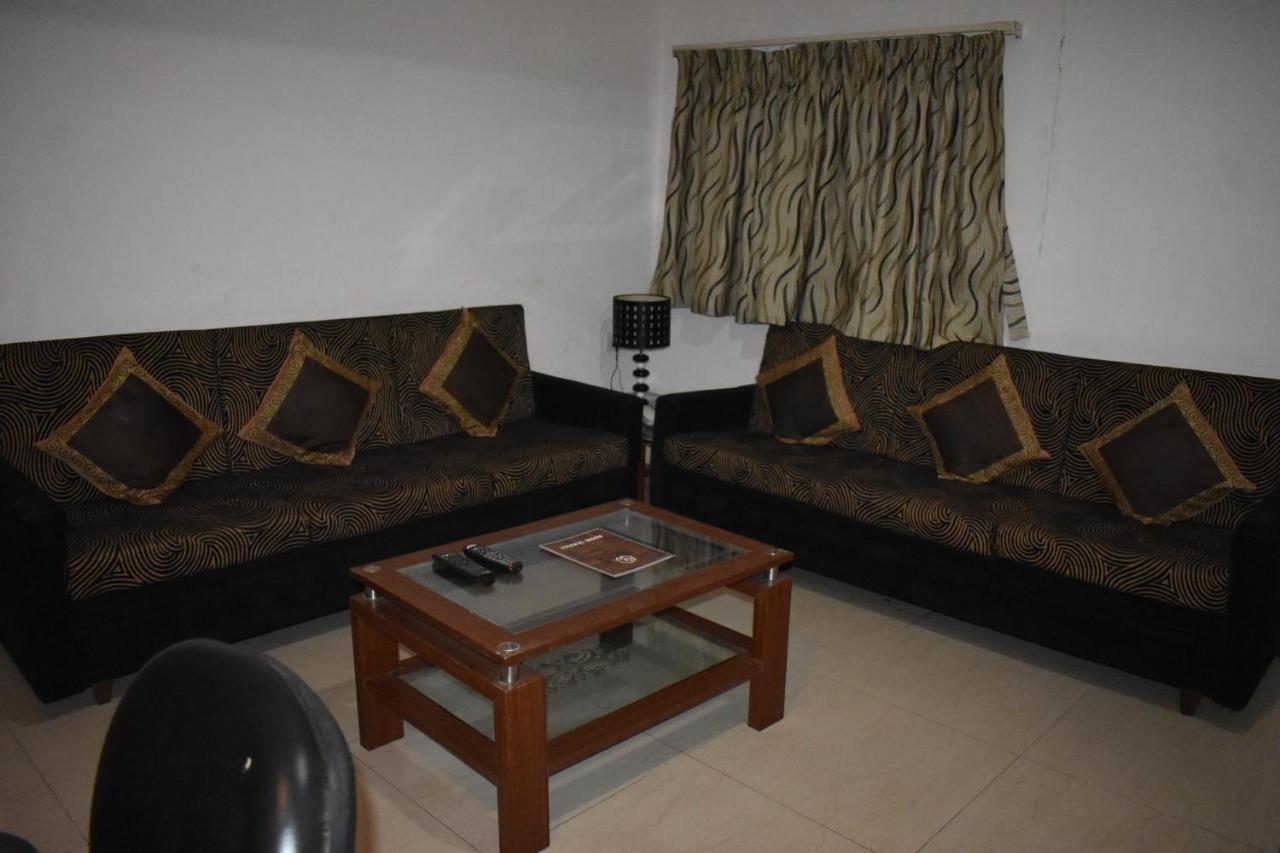 Hotel Royal Highness Ahmedabad Exterior foto