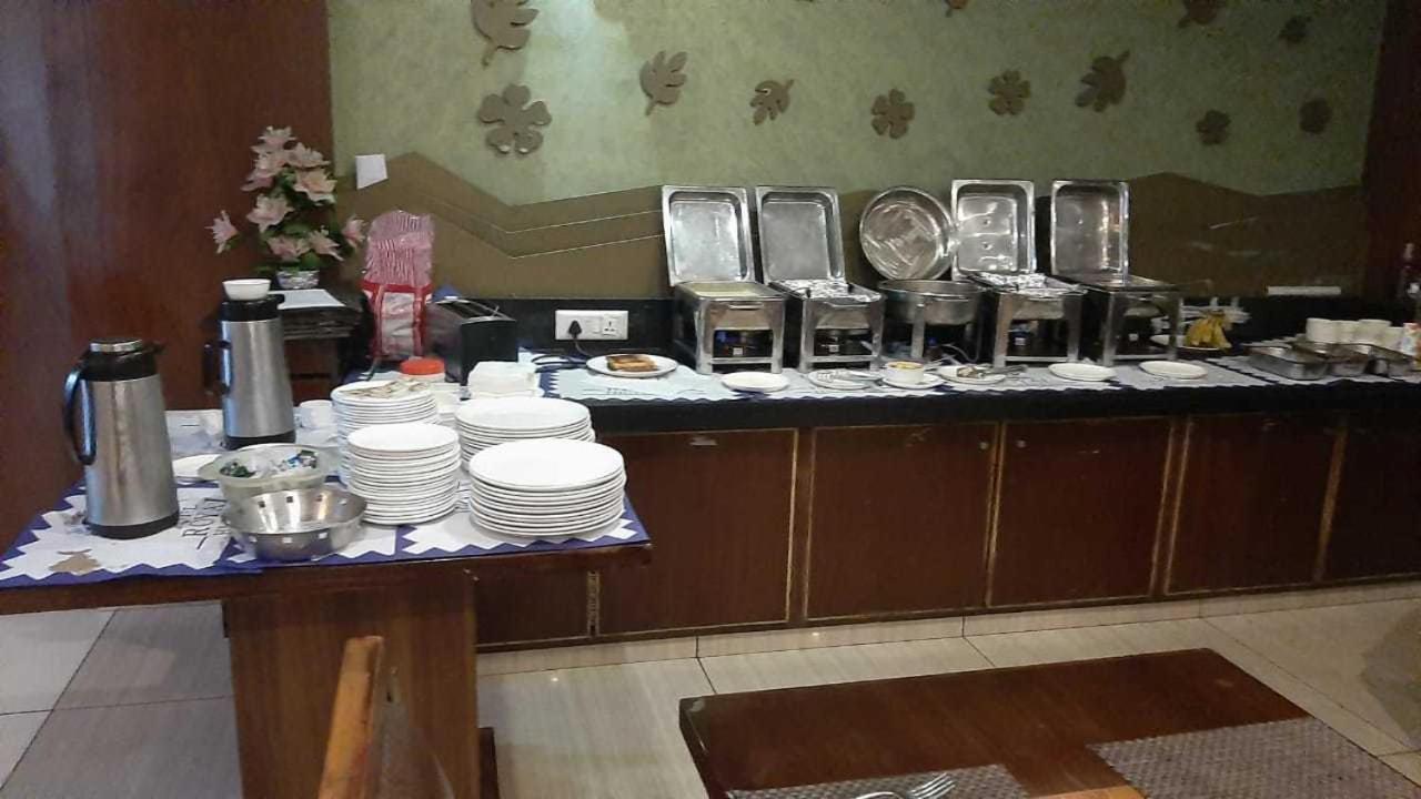 Hotel Royal Highness Ahmedabad Exterior foto